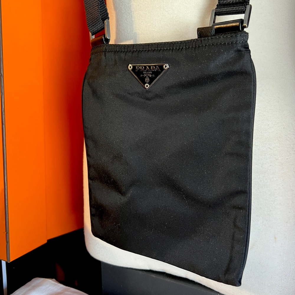 Prada🌟Black Unisex like new condition! Prada Crossbody Bag. Offers welcome!